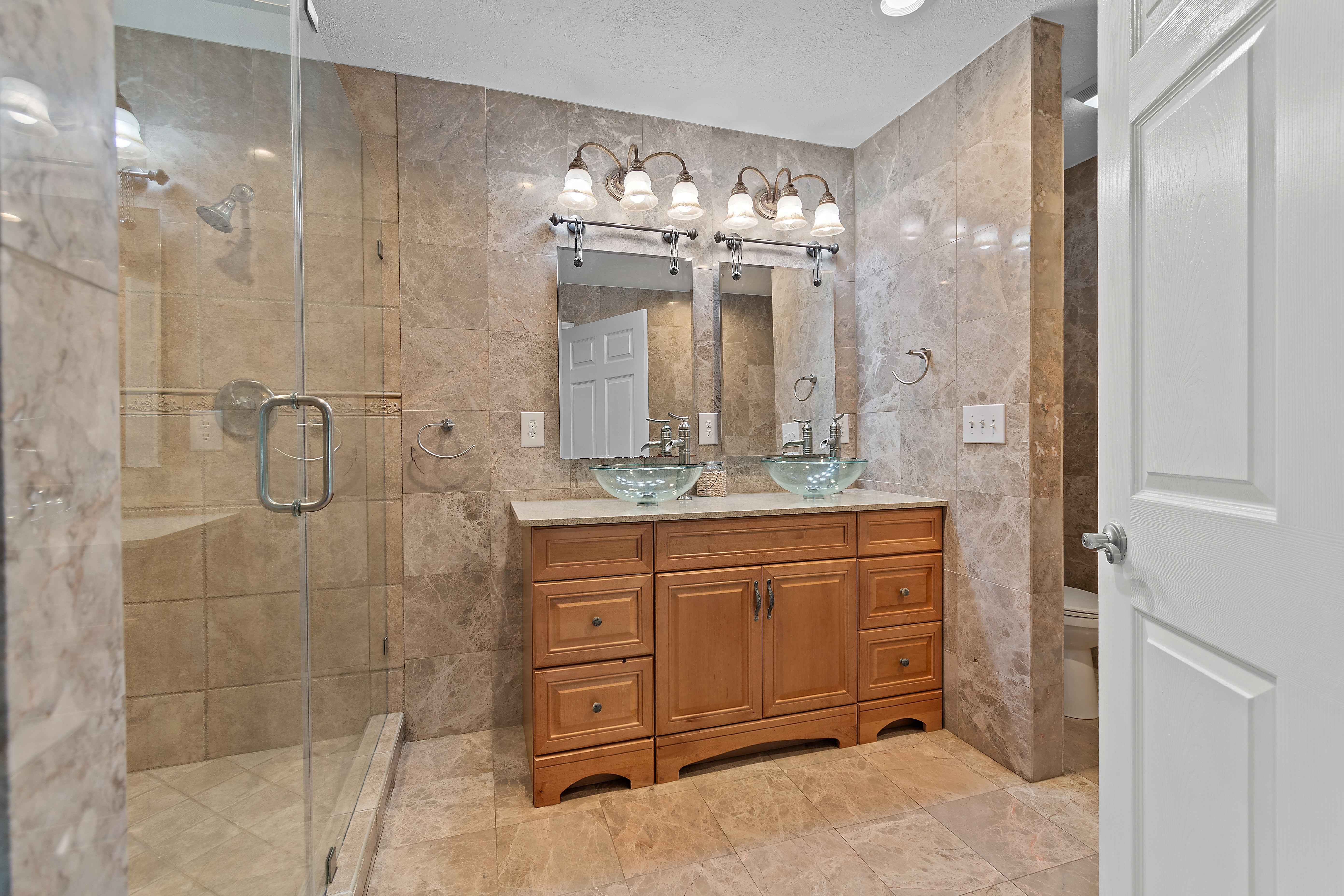 100532548 | Photo 17